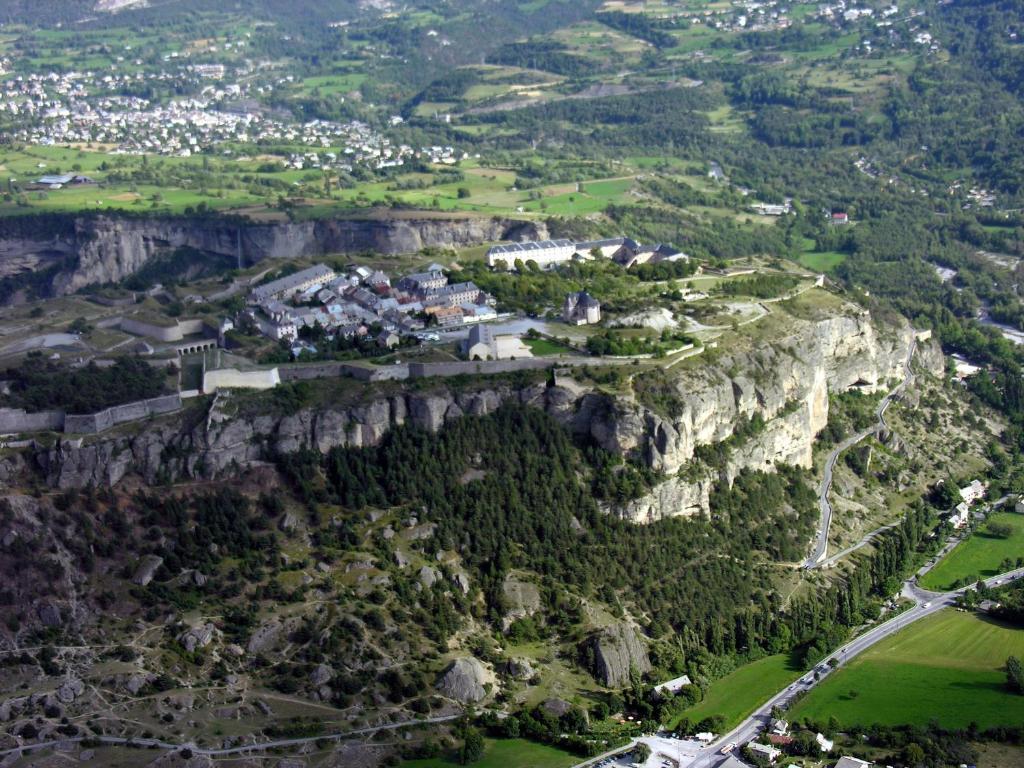 Le Rendez Vous De Vauban Gites & Spa Mont-Dauphin Dış mekan fotoğraf