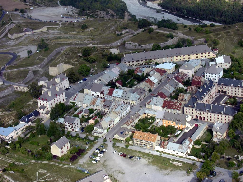 Le Rendez Vous De Vauban Gites & Spa Mont-Dauphin Dış mekan fotoğraf